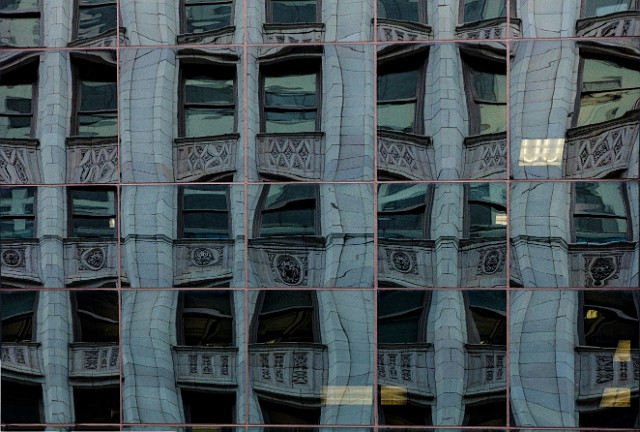 Wrigley Bldg Reflected 18-4833.jpg